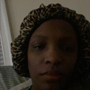 Meet your Posher, Tee